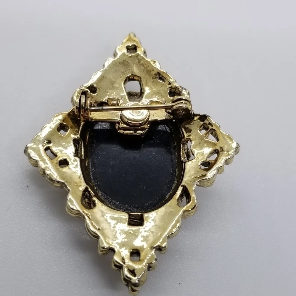 gold tone cameo filigree brooch black